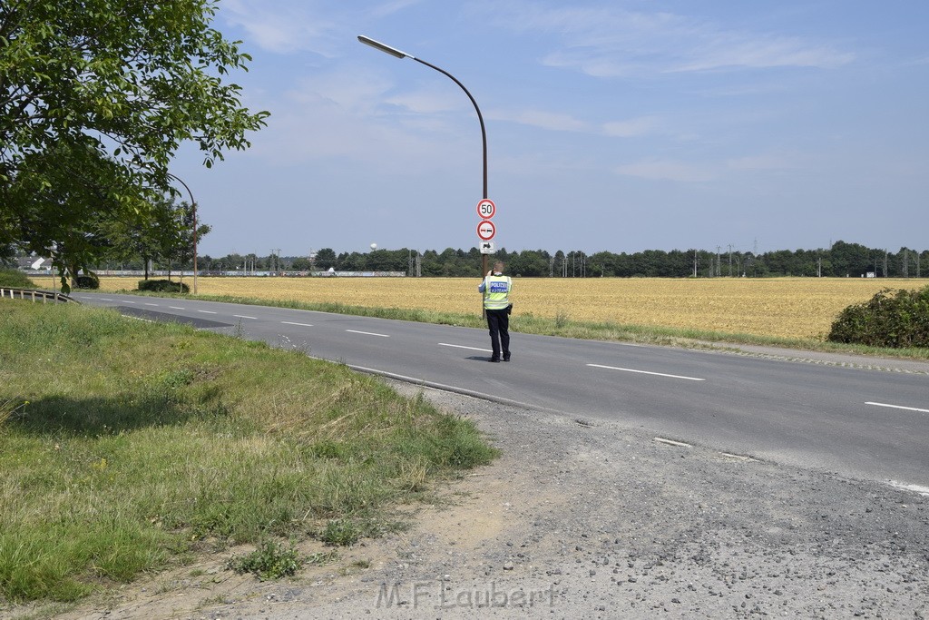 Schwerer Krad Pkw Unfall Koeln Porz Libur Liburer Landstr (Krad Fahrer nach Tagen verstorben) P099.JPG - Miklos Laubert